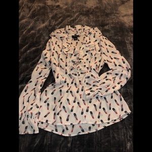 Long sleeve top, lipstick print